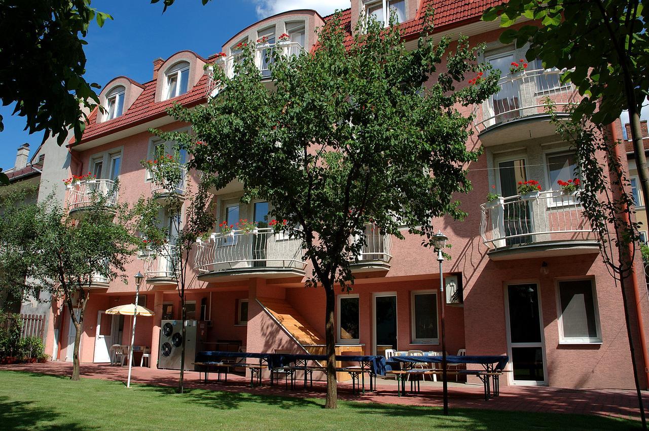 Bella Hotel แซแก็ด ภายนอก รูปภาพ